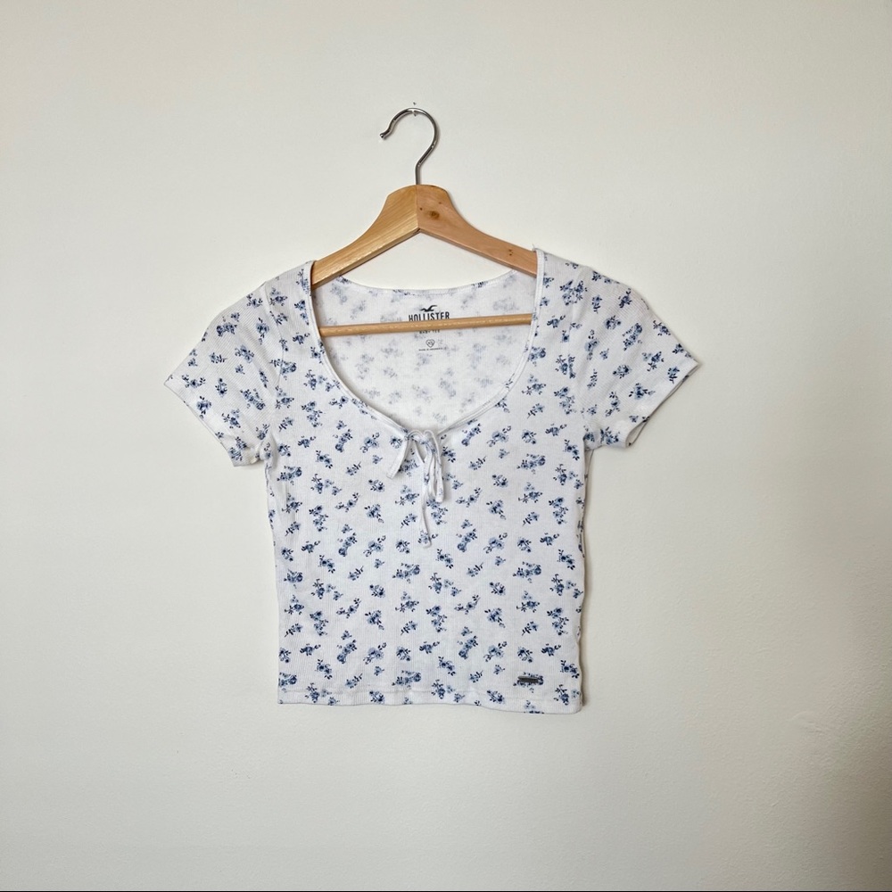 Hollister Must Have Cropped Scoop Neck T Shirt